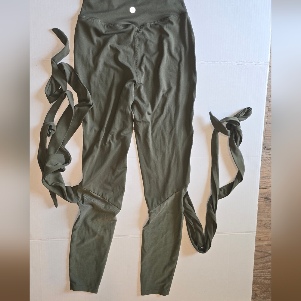 Halara SoftlyZero wrap-tie high-rise leggings in Grass Grey Green - Picture 7 of 7